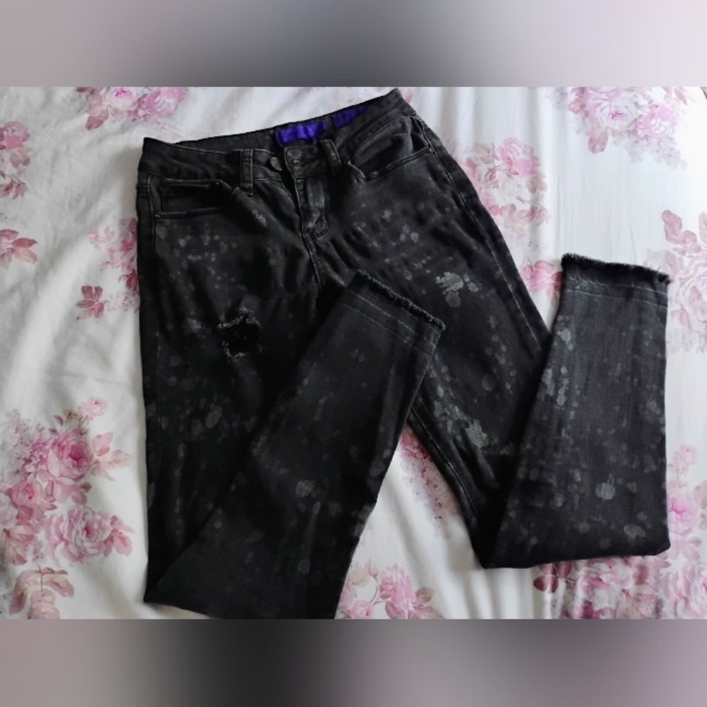 Unique Black Vintage Distressed Indigo Rein Midrise Skinny Jeans • Size 1 - 24